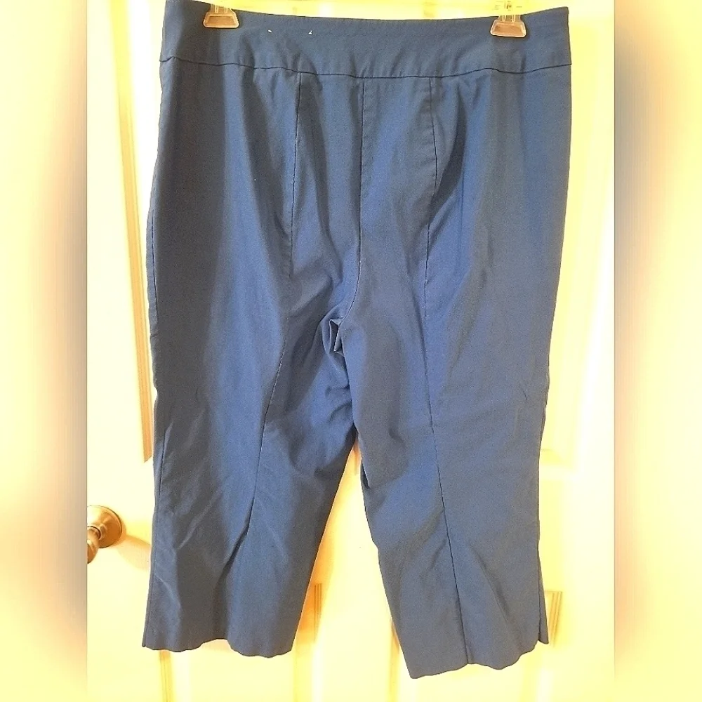 EST. 1946 Capri Pants